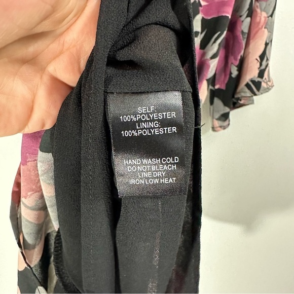 NWT Lulu’s What's Bloomin' Black Floral Print Romper - Picture 12 of 12